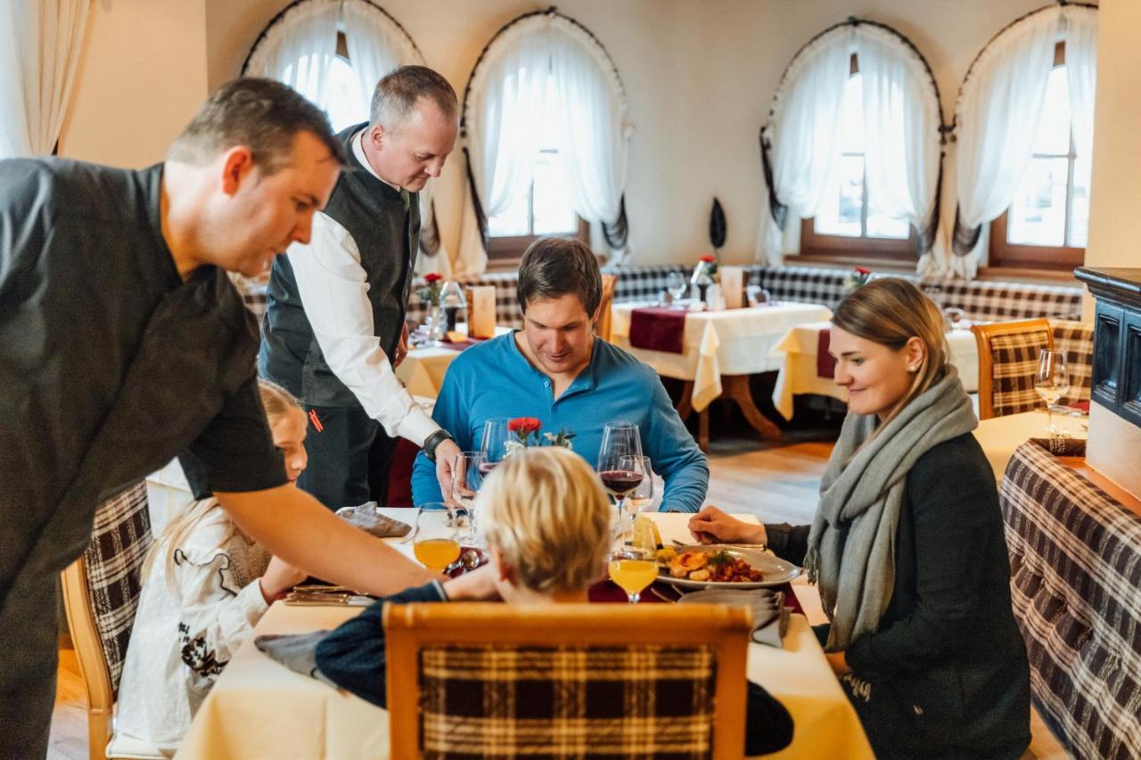 Hotel Mittagskogel Pitztal ซังคท์เลออนฮาร์ด อิม พิทซ์ทัล ภายนอก รูปภาพ