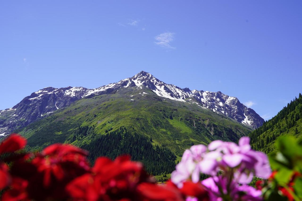 Hotel Mittagskogel Pitztal ซังคท์เลออนฮาร์ด อิม พิทซ์ทัล ภายนอก รูปภาพ