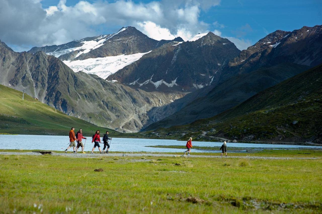 Hotel Mittagskogel Pitztal ซังคท์เลออนฮาร์ด อิม พิทซ์ทัล ภายนอก รูปภาพ
