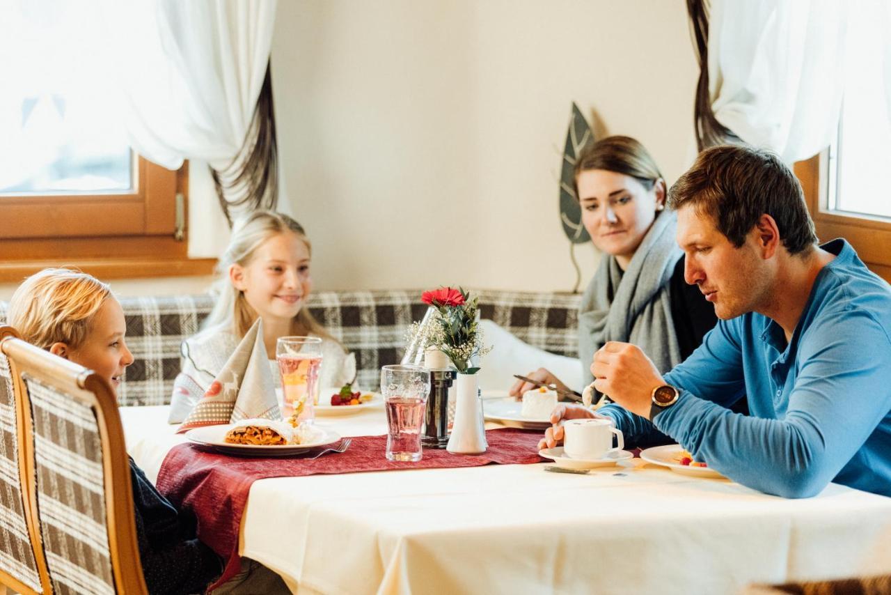 Hotel Mittagskogel Pitztal ซังคท์เลออนฮาร์ด อิม พิทซ์ทัล ภายนอก รูปภาพ