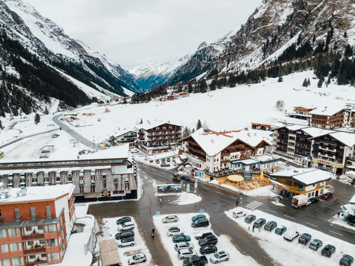 Hotel Mittagskogel Pitztal ซังคท์เลออนฮาร์ด อิม พิทซ์ทัล ภายนอก รูปภาพ