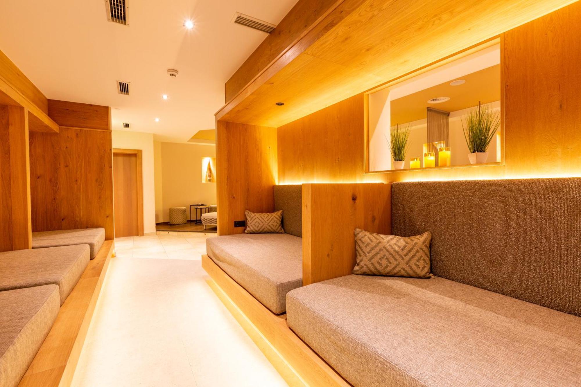 Hotel Mittagskogel Pitztal ซังคท์เลออนฮาร์ด อิม พิทซ์ทัล ภายนอก รูปภาพ