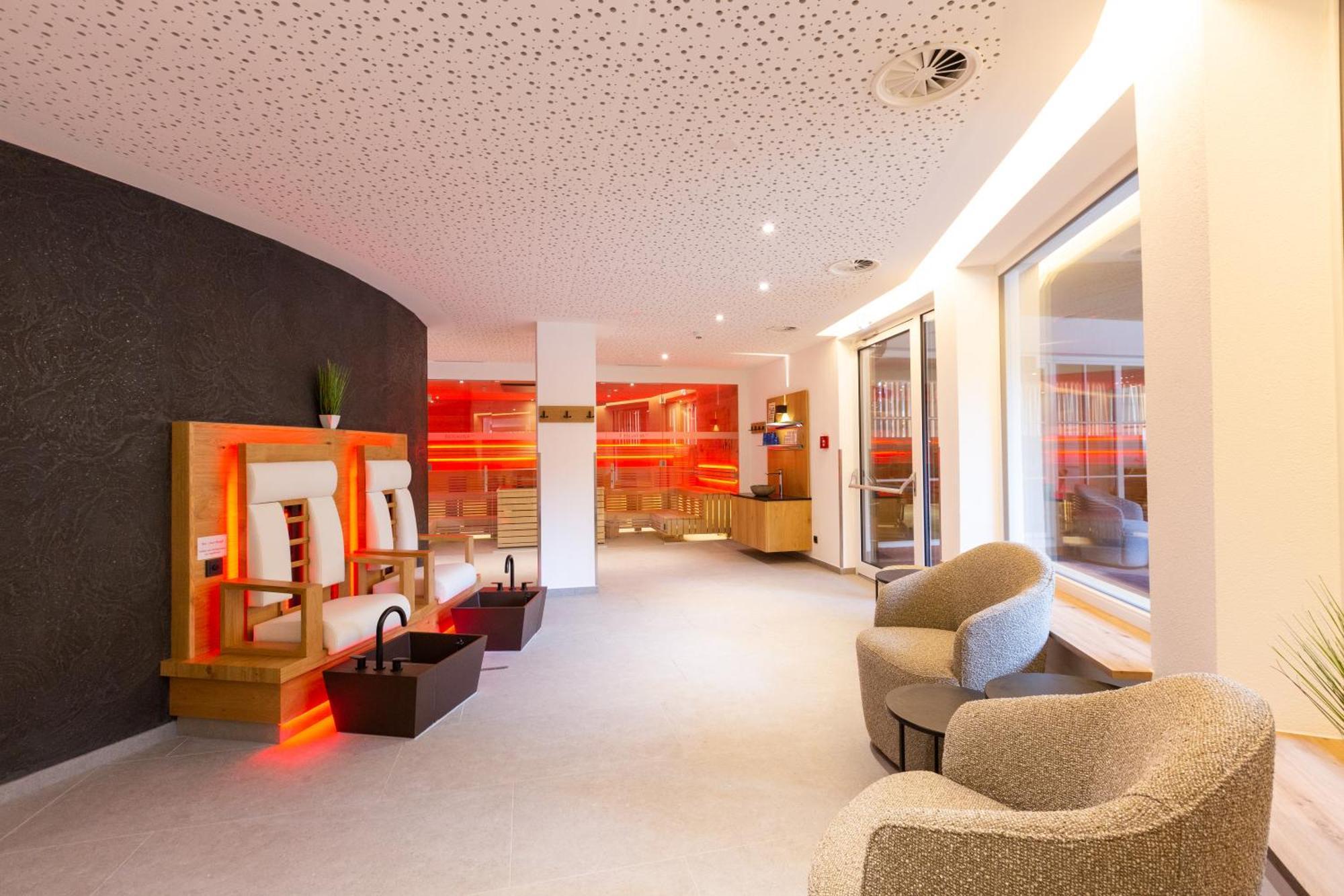 Hotel Mittagskogel Pitztal ซังคท์เลออนฮาร์ด อิม พิทซ์ทัล ภายนอก รูปภาพ