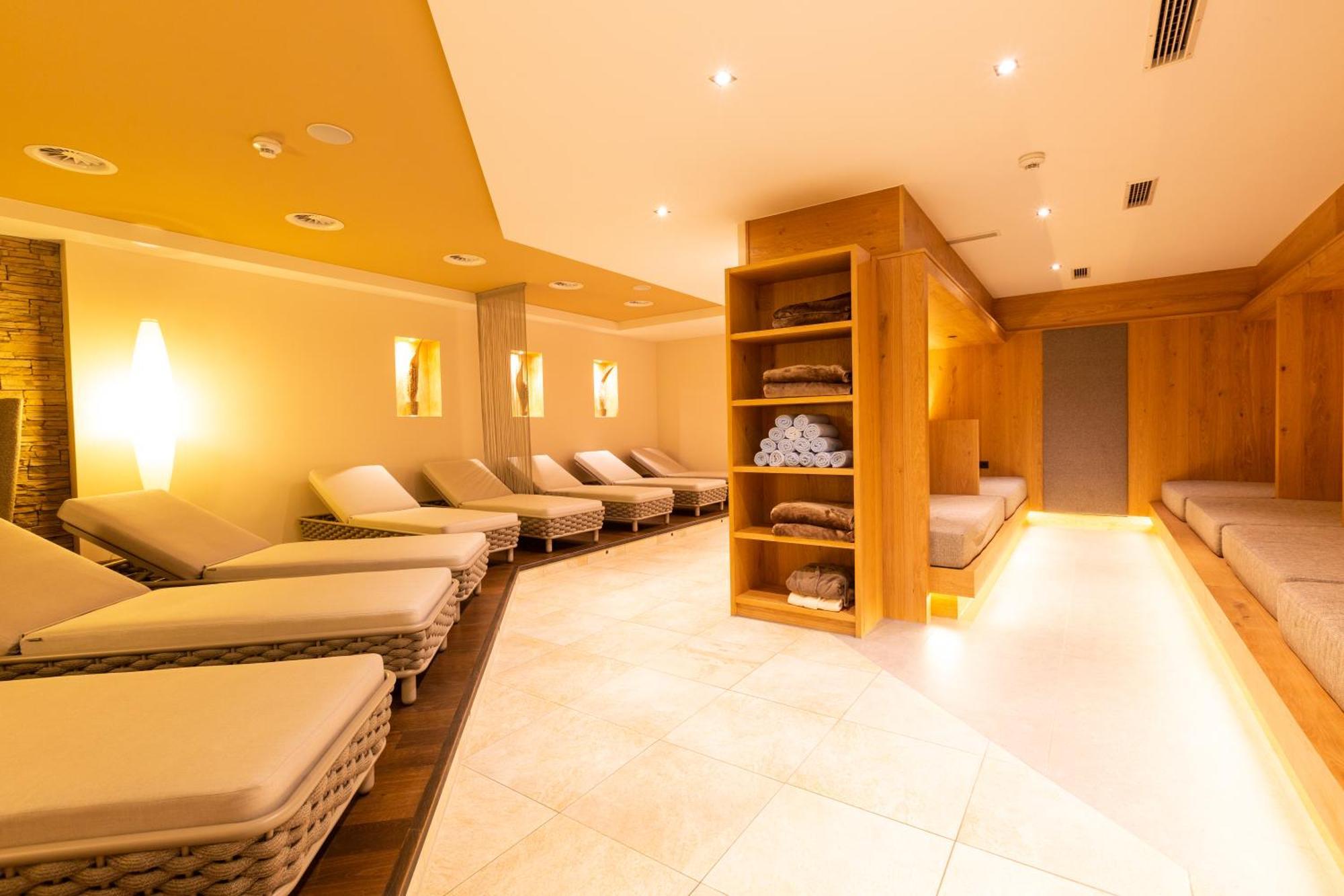 Hotel Mittagskogel Pitztal ซังคท์เลออนฮาร์ด อิม พิทซ์ทัล ภายนอก รูปภาพ