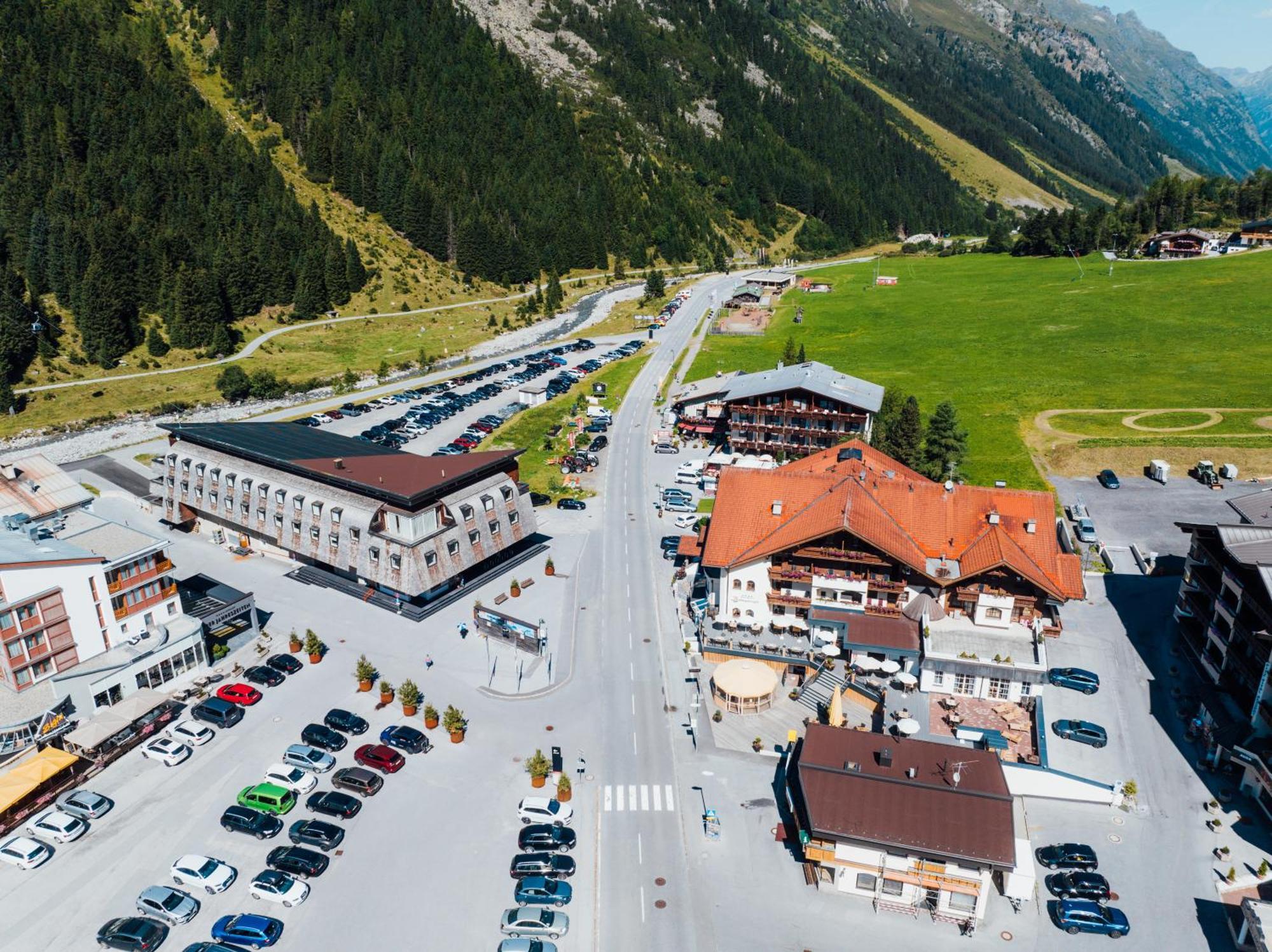 Hotel Mittagskogel Pitztal ซังคท์เลออนฮาร์ด อิม พิทซ์ทัล ภายนอก รูปภาพ