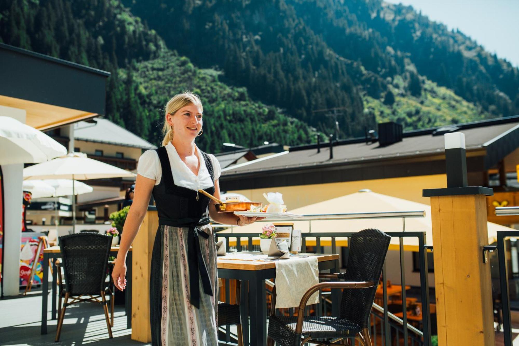 Hotel Mittagskogel Pitztal ซังคท์เลออนฮาร์ด อิม พิทซ์ทัล ภายนอก รูปภาพ