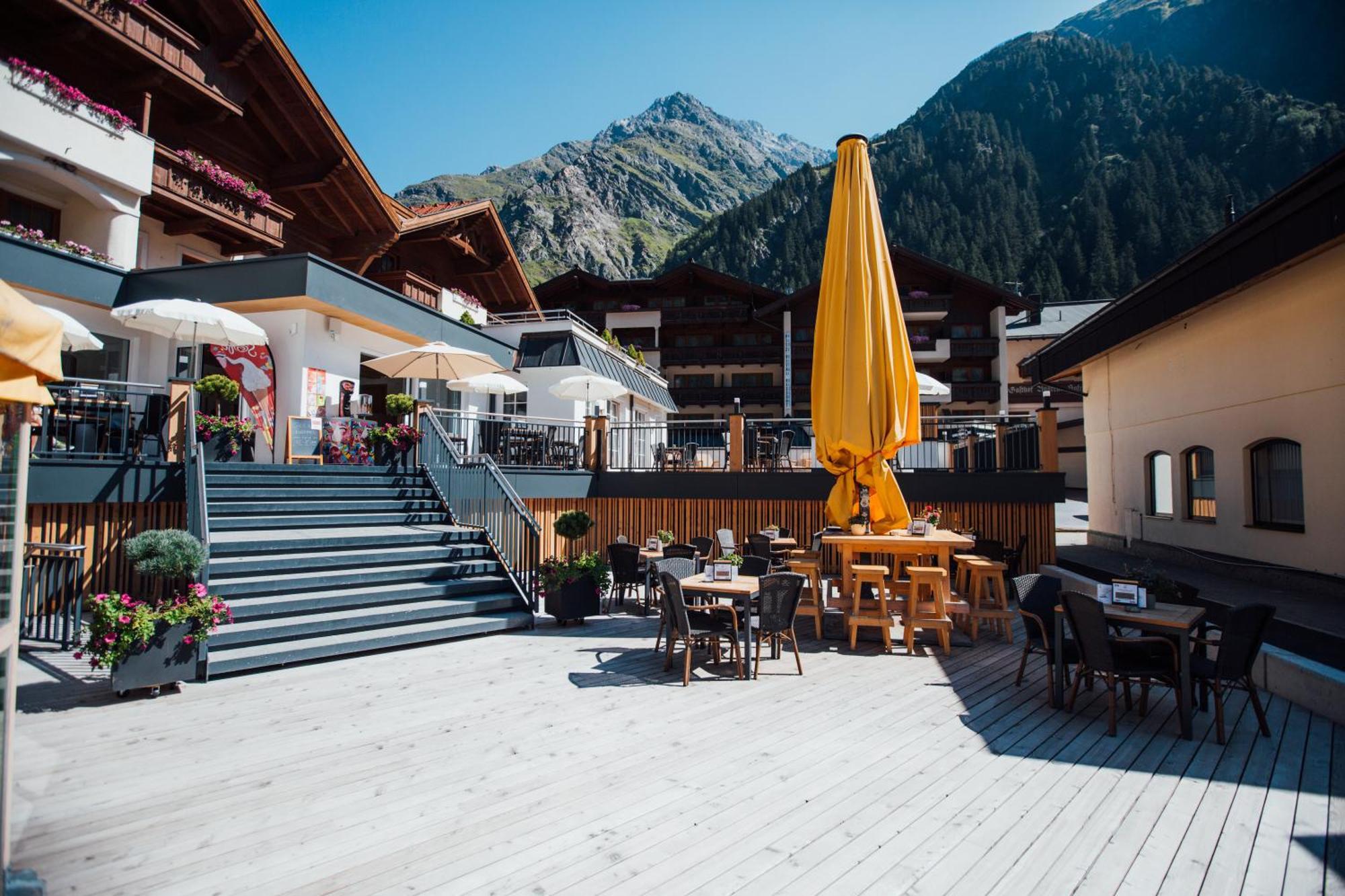Hotel Mittagskogel Pitztal ซังคท์เลออนฮาร์ด อิม พิทซ์ทัล ภายนอก รูปภาพ