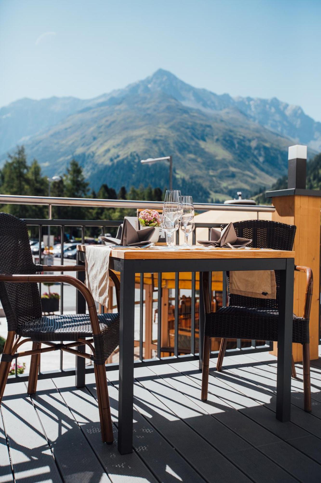 Hotel Mittagskogel Pitztal ซังคท์เลออนฮาร์ด อิม พิทซ์ทัล ภายนอก รูปภาพ