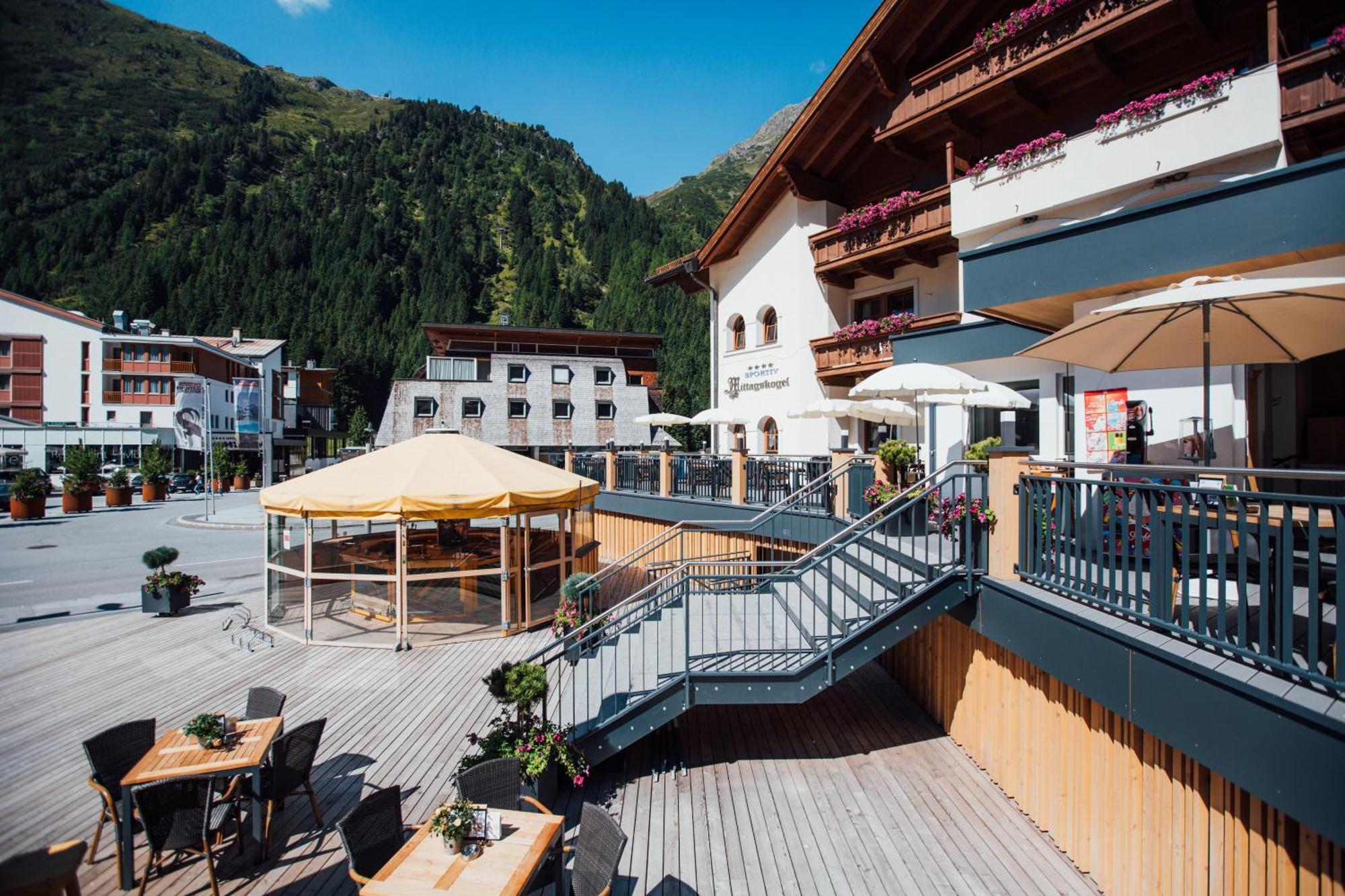 Hotel Mittagskogel Pitztal ซังคท์เลออนฮาร์ด อิม พิทซ์ทัล ภายนอก รูปภาพ