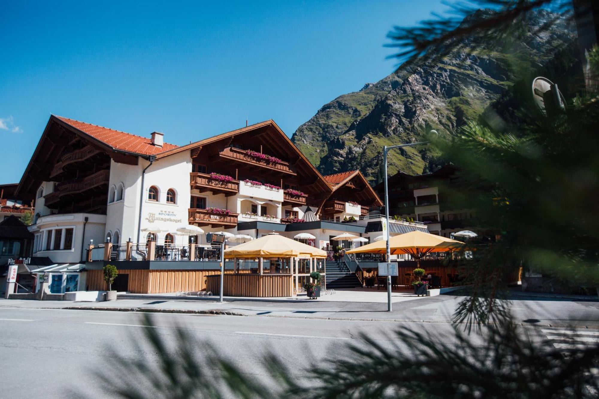 Hotel Mittagskogel Pitztal ซังคท์เลออนฮาร์ด อิม พิทซ์ทัล ภายนอก รูปภาพ