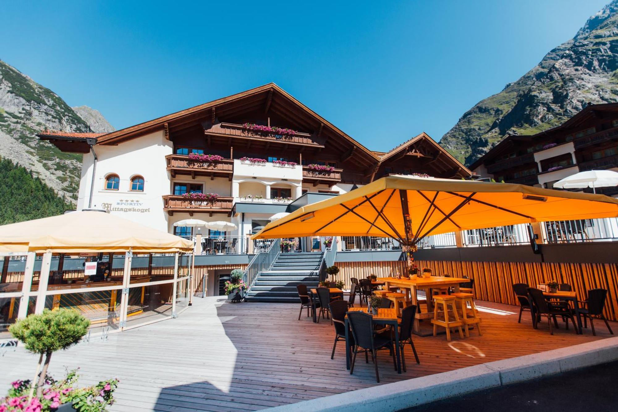 Hotel Mittagskogel Pitztal ซังคท์เลออนฮาร์ด อิม พิทซ์ทัล ภายนอก รูปภาพ