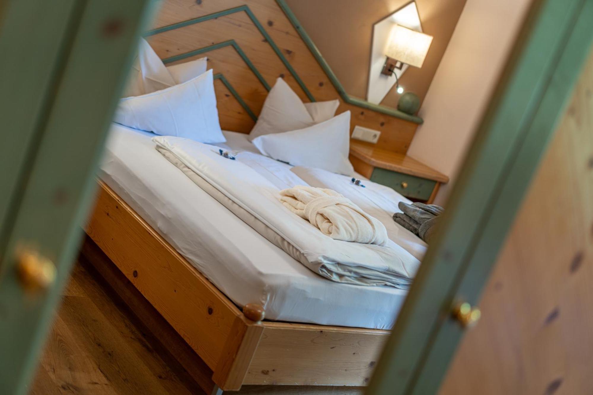 Hotel Mittagskogel Pitztal ซังคท์เลออนฮาร์ด อิม พิทซ์ทัล ภายนอก รูปภาพ