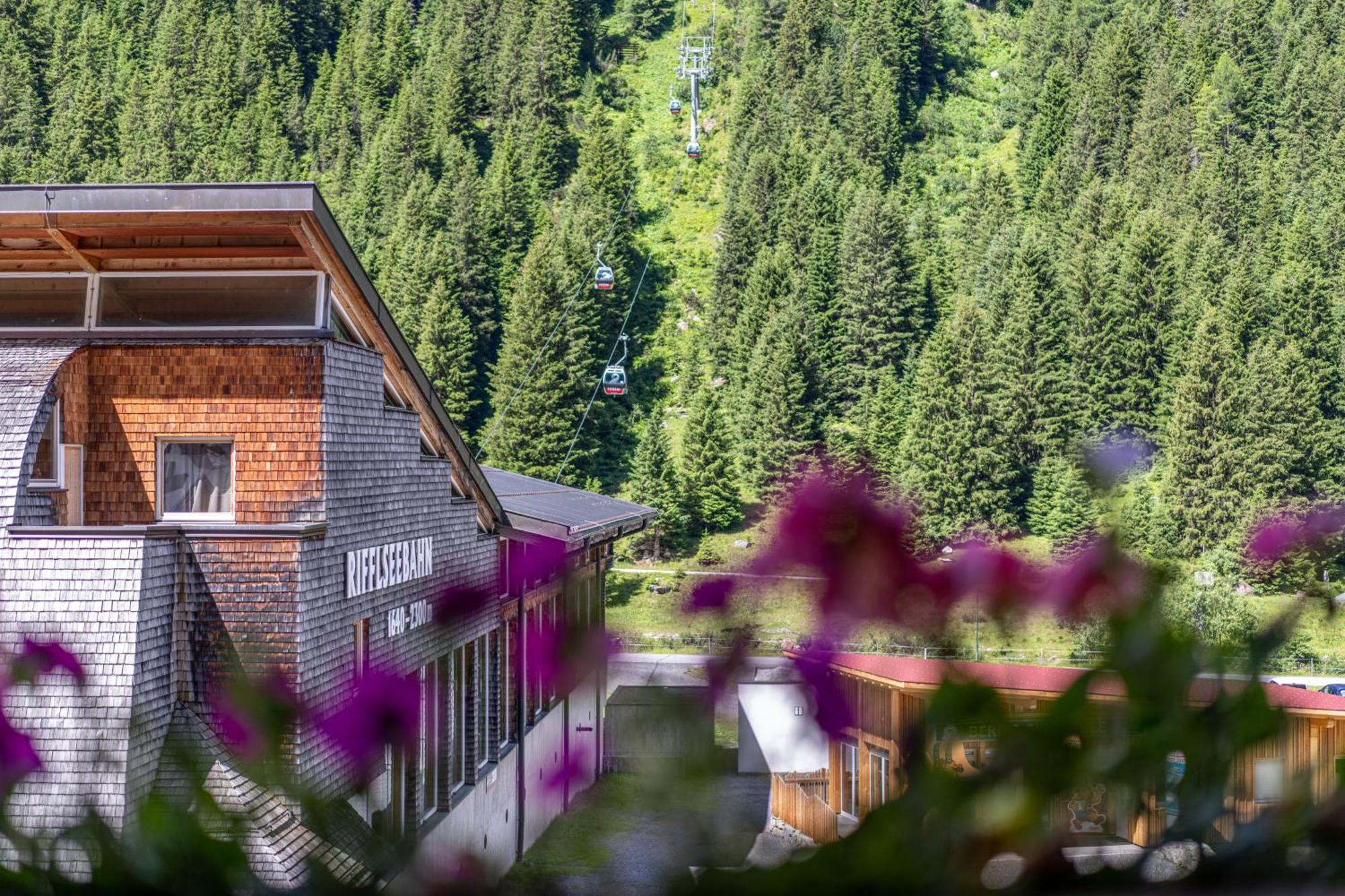 Hotel Mittagskogel Pitztal ซังคท์เลออนฮาร์ด อิม พิทซ์ทัล ภายนอก รูปภาพ